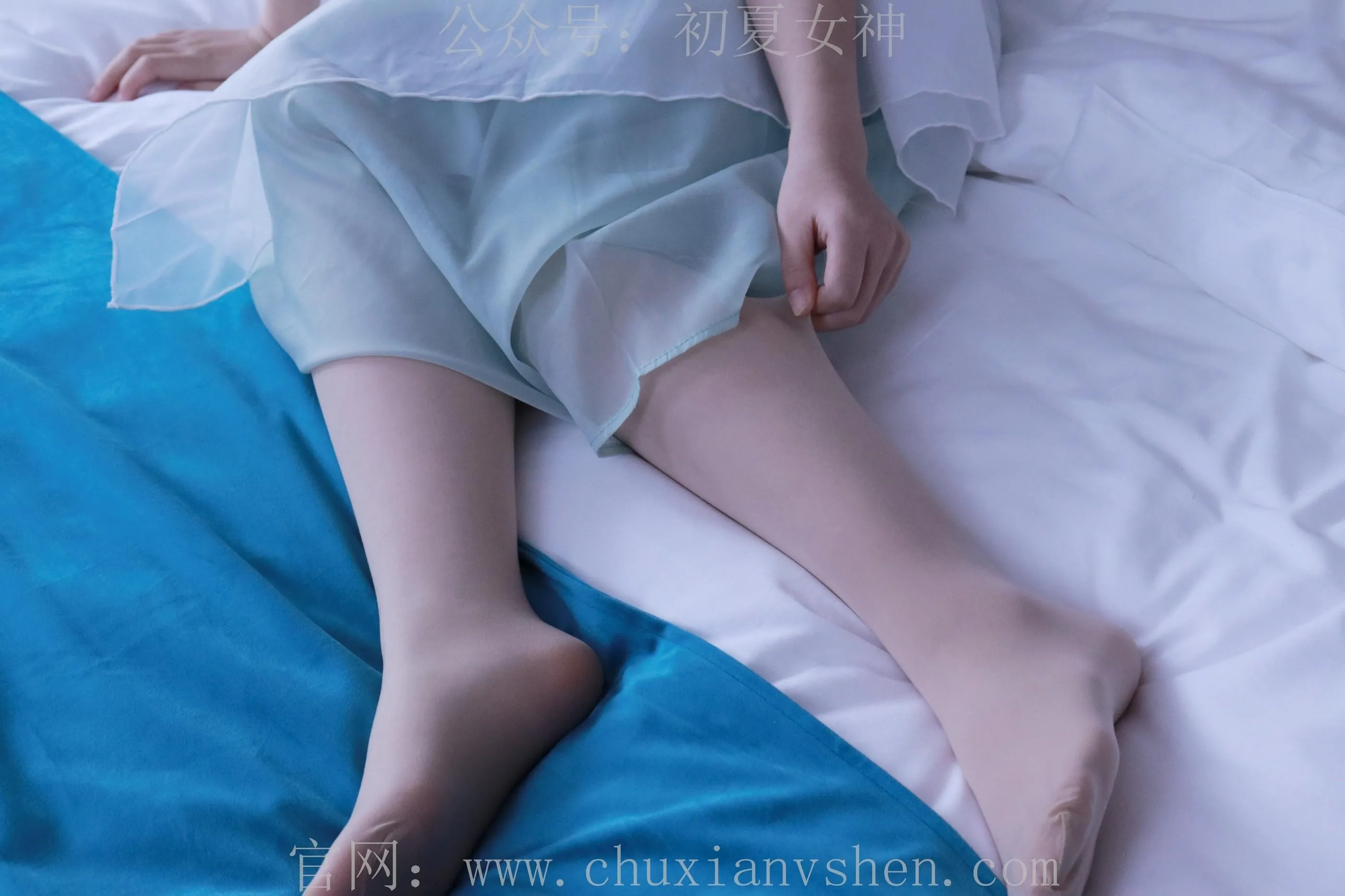 初夏女神 NO.009 念念 绿野仙踪M码连衣裙搭回力球鞋 [120P]插图3